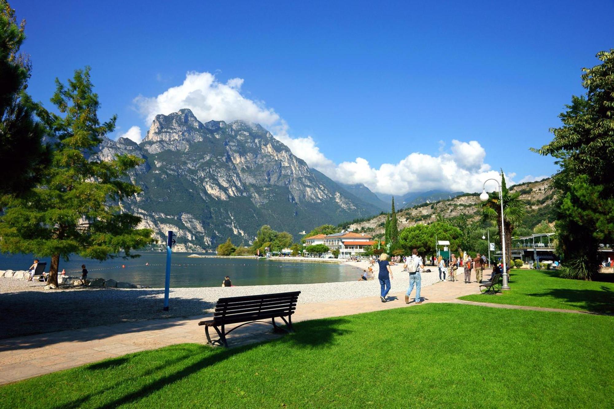 Paulie Apartment - Happy Rentals Riva del Garda Kültér fotó