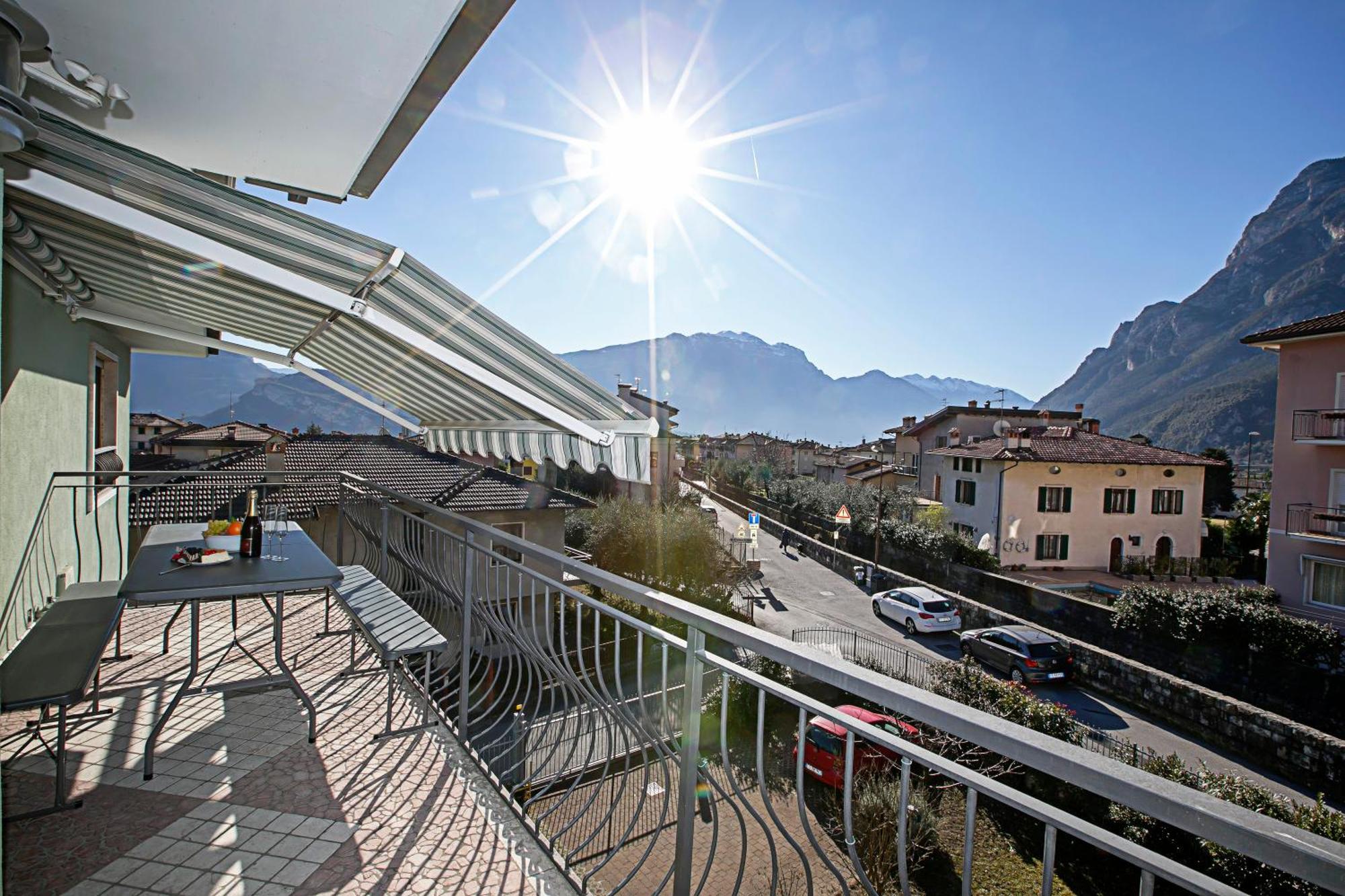 Paulie Apartment - Happy Rentals Riva del Garda Kültér fotó