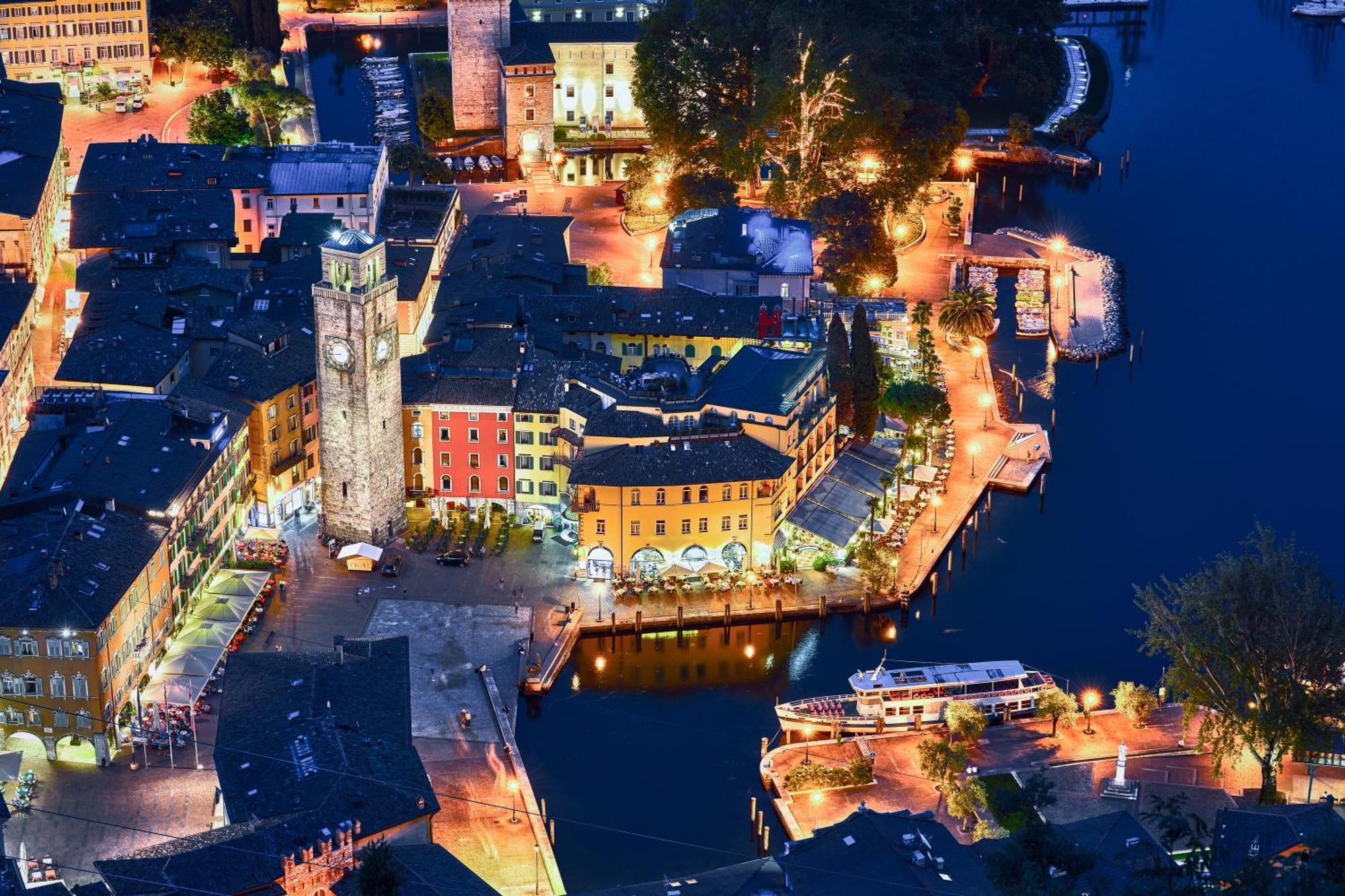 Paulie Apartment - Happy Rentals Riva del Garda Kültér fotó