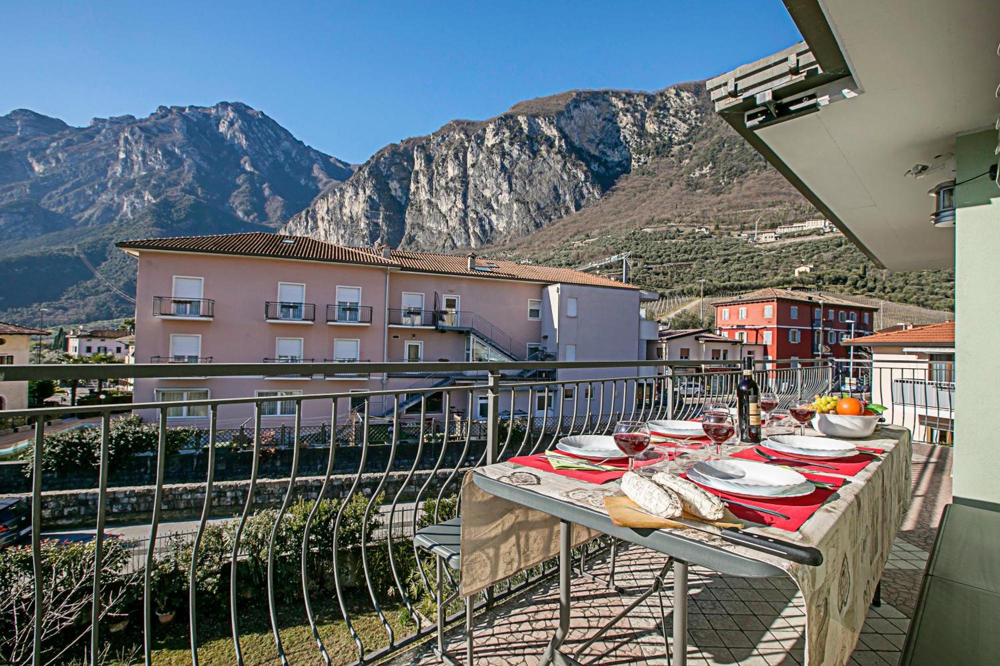 Paulie Apartment - Happy Rentals Riva del Garda Kültér fotó